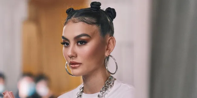 Unggah Kata-kata Motivasi, Agnez Mo Galau?