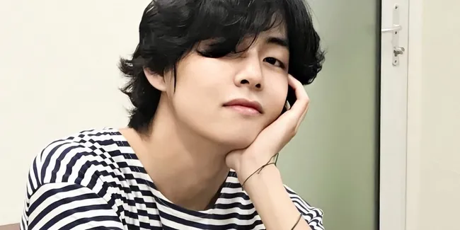 V BTS Bocorkan Cuplikan Lagu Terbarunya di Twitter: Sabar Bentar Lagi Rilis