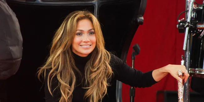 [Video] Jennifer Lopez Bergoyang Seksi di Teaser Booty