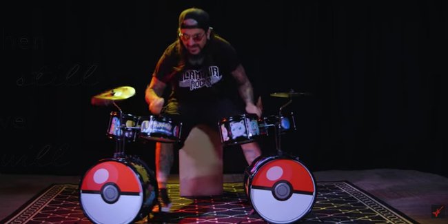 VIDEO: Mantan Drummer Dream Theater Mainkan Drum Mini, Kocak!