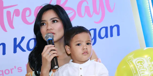 VIDEO: Titi Kamal Ajari Putranya Ngaji, Cute dan Pinter Banget!