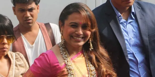 Wajah Penuh Peluh Keringat, Rani Mukherjee Tetap Terlihat Cantik