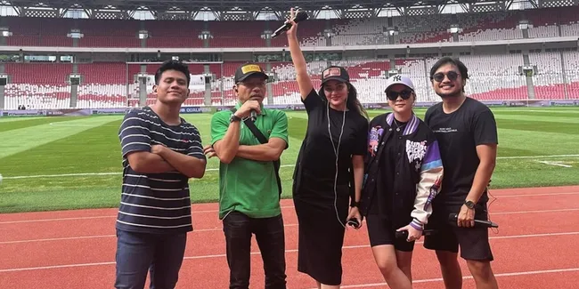 Walk Out Dari Lapangan Karena Disoraki Supporter Timnas, Ashanty: Lagunya Kan Saya Minta Matiin