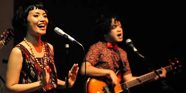 White Shoes And The Couple Ramaikan Malam Puncak AFI 2013