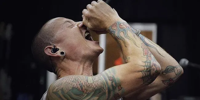 Wow, Habis Operasi, Vokalis Linkin Park Ini Langsung Nyanyi Lagi!