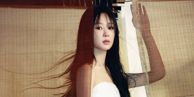 Yang Zi Tampil Artistik di Cover GLASS China New Year 2026, Angkat Filosofi Kertas dan Estetika Timur