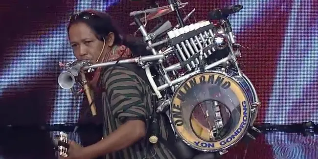 Yon Gondrong Main One Man Band, Anggun Tersipu Malu