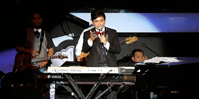 Yovie Widianto Puaskan Ribuan Penonton Konsernya