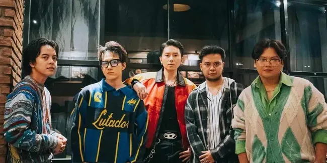 Yuk Nostalgia, SMASH Bawakan Lagu I HEART YOU Versi Akustik Gandeng Rizky Febian - Vibes Jadi Beda