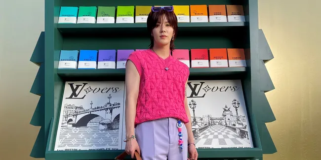 YUTA NCT Tunjukkan Fashion yang Fresh Saat Hadiri Paris Fashion Week