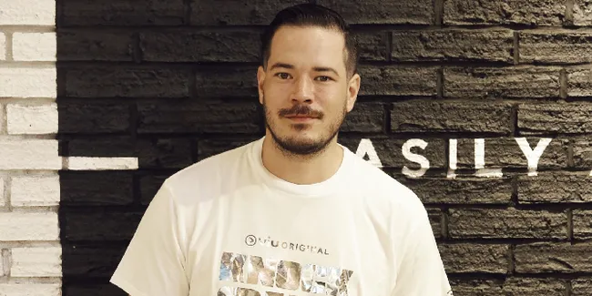 Zack Lee Serahkan Bantuan Galang Dana yang Diikuti Pandji Pragiwaksono Hingga Aurelie Moeremans