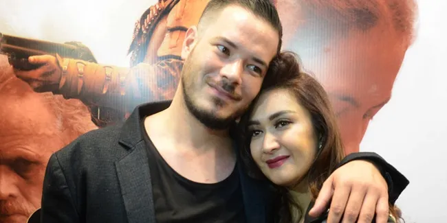 Zack Lee Unggah Foto Kenangan Bersama Nafa Urbach, Bukti Mantan Bisa Sahabatan