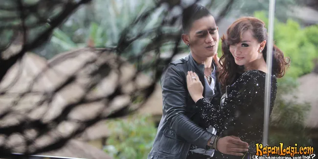 Zaskia Gotik Jadi Inspirasi Lagu Sembilan Band