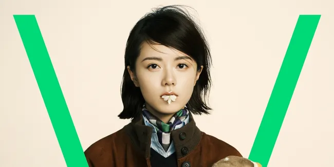 Zhao Jinmai Hiasi Sampul V Magazine Edisi Februari 2026, Dibalut Busana dan Aksesori dari MIUMIU