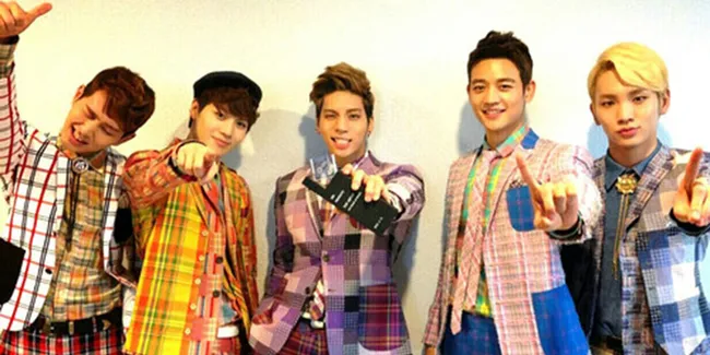 10 Kostum Terburuk Ini Bikin Para Idol Group Jadi Gagal Keren!