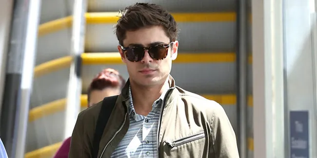 11 Pose Shirtless Paling Panas Zac Efron