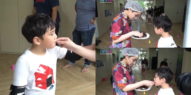 11 Potret Rafathar Coba Makan Lele Untuk Pertama Kalinya, Langsung Doyan - Minta Banyak