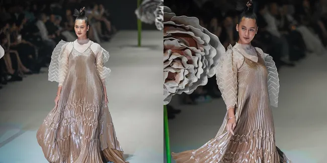 5 Tahun Vakum, Ini Deretan Momen Paula Verhoeven Kembali Melenggang Anggun di Atas Catwalk JFW -  Aura Supermodel Tak Bisa Hilang