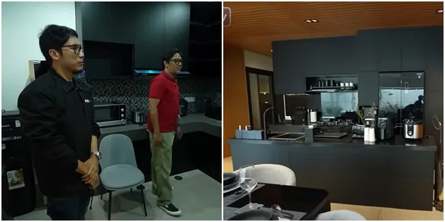 6 Potret Dapur Desta yang Menyatu dengan Ruang Keluarga, Peralatan Serba Modern - Ruang Makan Tersembunyi