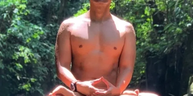 7 Foto Anjasmara Telanjang Dada, Pamer Tubuh Berotot dan Perut Six Pack