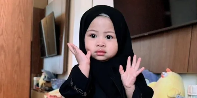 7 Gaya Anak Selebriti Saat Pakai Hijab yang Bikin Gemas, Ada Putri Nagita Slavina hingga Irish Bella