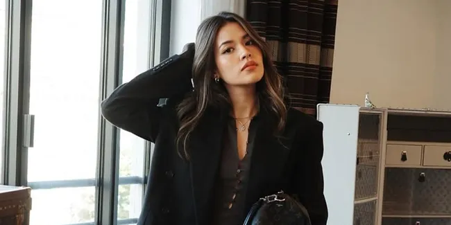 7 Gaya Asik Raisa di Atas Panggung, Dari Santai Sampai Elegan