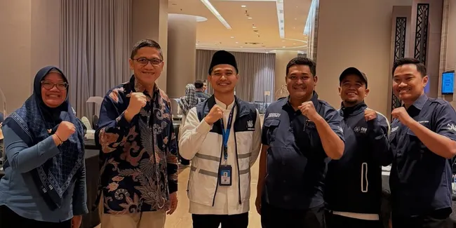 7 Potret Aiman Ricky Jadi Petugas Ibadah Haji, Terlihat Tulus - Siap Beri Pelayanan Terbaik