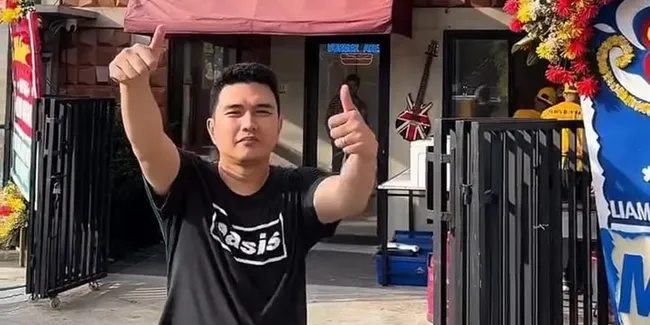 7 Potret Aldi Taher yang Kini Jualan Burger, Bikin Patty dan Mayones Sendiri