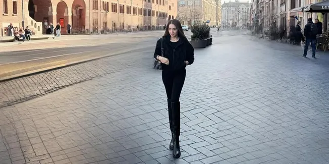 7 Potret Angel Karamoy Saat di Belanda, Tampil Stylish - Rayakan Ultah Ibu dari Amsterdam