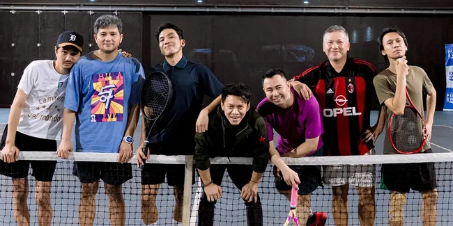 7 Potret Ariel Noah dan The Dudas Minus One Latihan Tenis Bareng Sheila on 7