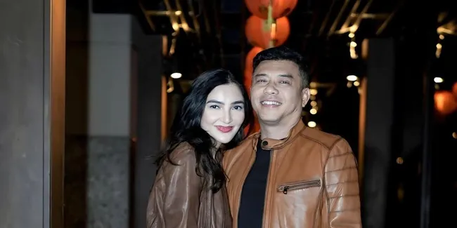 7 Potret Ashanty Ngedate bareng Anang Hermansyah, Tampil Serasi Nonton Konser Bryan Adams