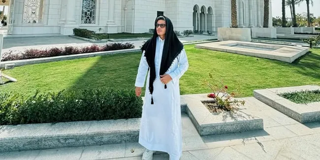 7 Potret Atta Halilintar Diminta Jadi Imam Sholat di Ponpes, Imami Puluhan Ribu Jamaah