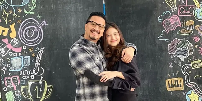 7 Potret Dapur Ferry Maryadi, Jadi Tempat Ngabuburit Harleyava Princy Bikin Cookies