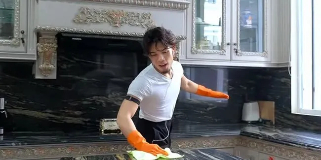 8 Potret Dapur Mewah Saaih Halilintar, Sedang Dibersihkan Sambil Putar Lagu Ameena