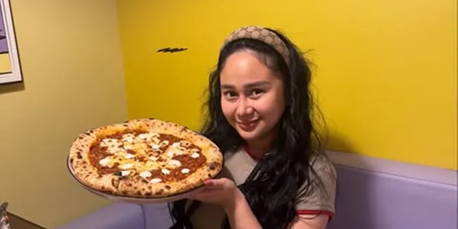 7 Potret Denise Chariesta Oplas Habiskan 1 Miliar, Efeknya Buka HP Face ID Selalu Gagal