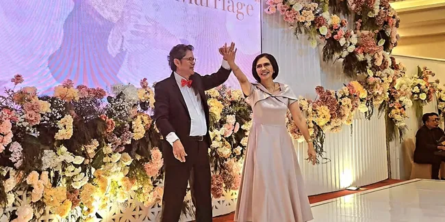 7 Potret dr. Boyke Rayakan 40 Tahun Menikah, Pilih Bertahan dan Tumbuh Bersama Istri