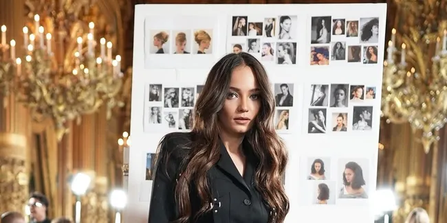 7 Potret Enzy Storia Jadi Co-host Indonesian Idol, Curi Perhatian - Makin Hidupkan Suasana