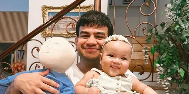 7 Potret Fadil Jaidi Momong Keponakan, Sering Kali Kocak - Bikin Gemas