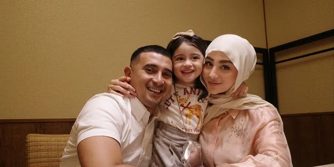 7 Potret Guzelim Anak Ali Syakieb dan Margin Wieheerm saat Latihan Tenis, Serius Banget - Tetap Menggemaskan