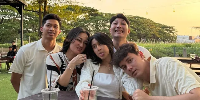 7 Potret Keisya Levronka Jalan-Jalan Bareng Keluarga, Nyoman Paul Juga Ikut - Sudah Dekat