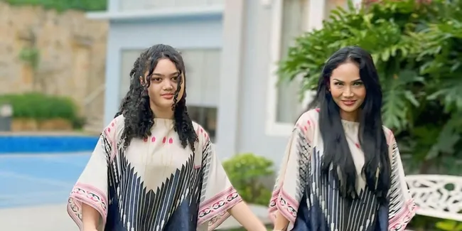 7 Potret Kris Dayanti Duet Bareng Amora Lemos, Nyanyikan Lagu Buat HUT Timor Leste ke-50