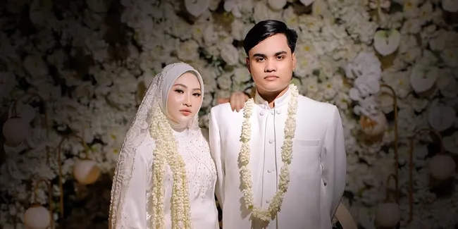 7 Potret Pernikahan Ressa Rosano, Momen Ijab Kabul Ramai Jadi Sorotan 