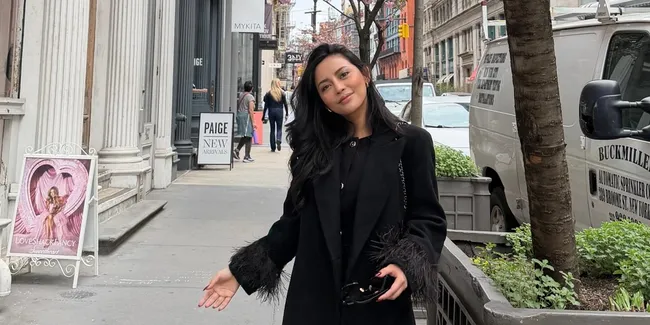 7 Potret Rachel Venya Liburan di Amerika, Nonton Konser Lady Gaga dan Cardi B - Naik Helikopter