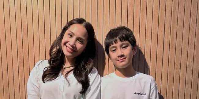 7 Potret Rafathar Terima Penghargaan di Bidang Sepak Bola dari Sekolah, Nagita Slavina Bangga