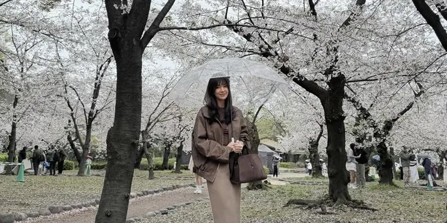 7 Potret Raya Kohandi Liburan ke Jepang, Nikmati Keindahan Sakura hingga Gunung Fuji