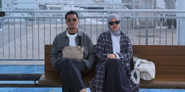 7 Potret Ricky Harun dan Istri saat Liburan ke Tarifa, bak Bulan Madu Lagi