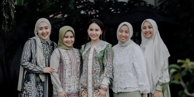 7 Potret Rossa Gelar Halal Bi Halal Keluarga Besar, Hadirkan Pedagang Kaki Lima