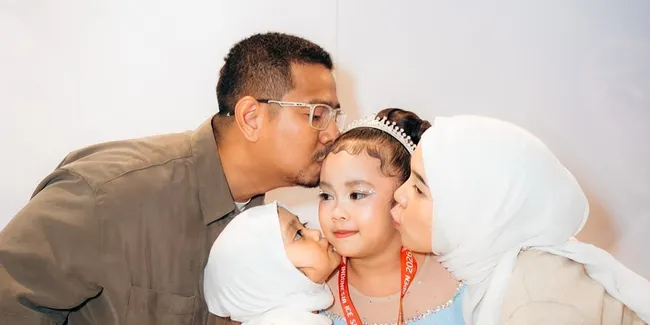 7 Potret Sada Anak Fitri Tropica Ikut Kejurnas Ice Skating, Bikin Keluarga Bangga