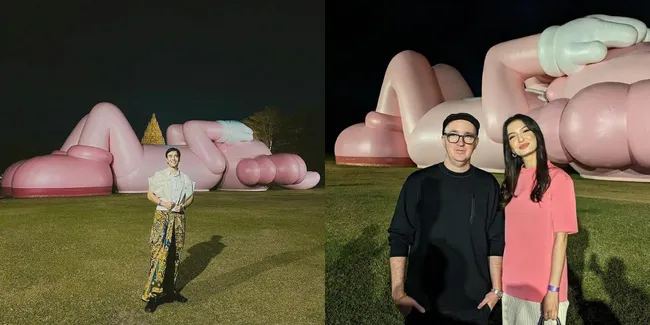 7 Potret Seleb Hadiri KAWS: HOLIDAY di Candi Prambanan, Pameran Seni Raksasa yang Bikin Takjub