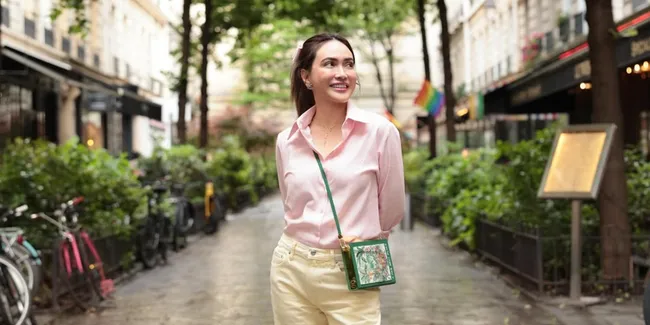 7 Potret Shandy Aulia Liburan di Paris, Pesona Cantik Terpancar di Depan Menara Eiffel